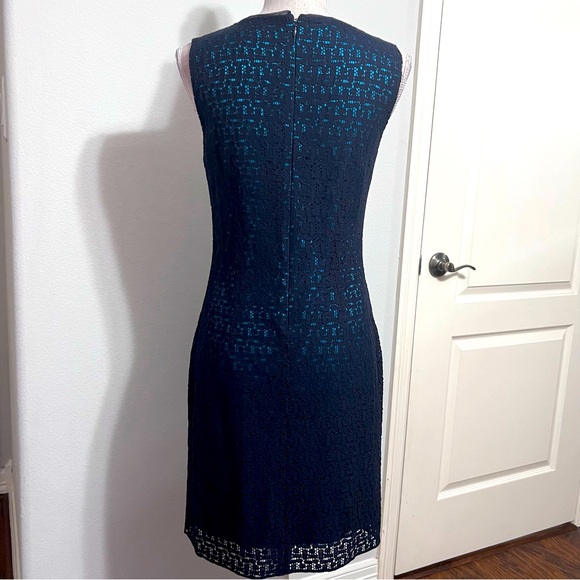 Tahari Sleeveless Navy Lace Overlay Teal Silk Sheath Dress Size 4 - Picture 11 of 11